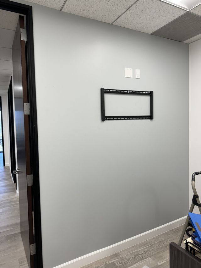 TV Mounting by Construction Hub in Los Angeles
