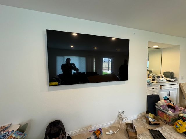 TV Mounting by Construction Hub in Los Angeles